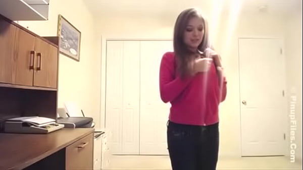 tessafowler-webcam03-staywarm-promo-mobileready-2