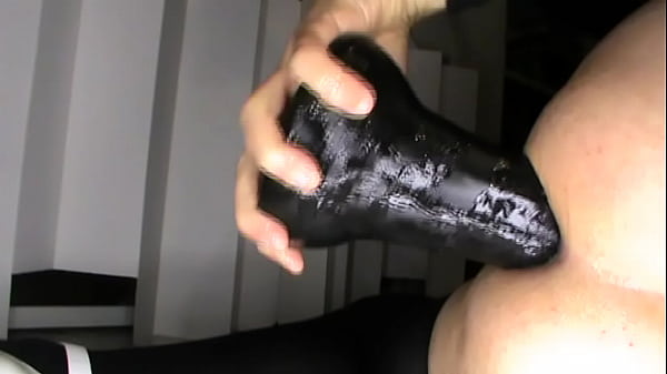 Download Video - Enorme dildo anale nero da 50 Cm H3