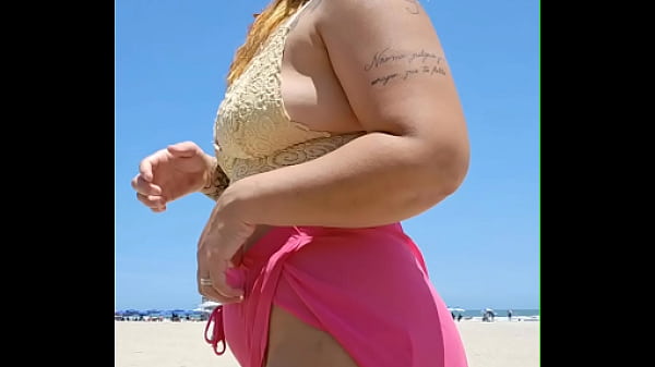 Download Video - Arrumei um amante que trabalha na praia e agora eu vou na praia quase pelada s&oacute; pra deixar ele de pau duro