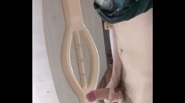 Batendo uma punheta gostosa