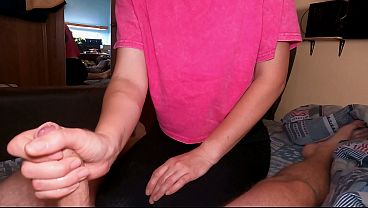 My stepsister quickly jerked off my cock!