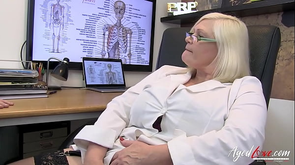 Reife Britische Vollbusige Ladys im Harten Gruppenfick-Rausch