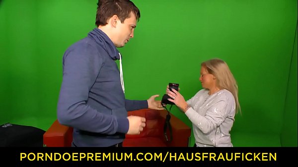 HAUSFRAU FICKEN - Amateur mature German housewife gets cum on tits in exciting hardcore fuck