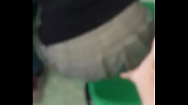 Qu'est-Ce Que Cette Écolière Me Donne?