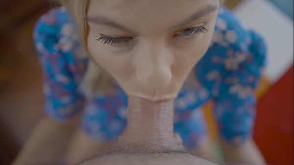 HORNY SECRETARY - SUCKING DICK AT WORK