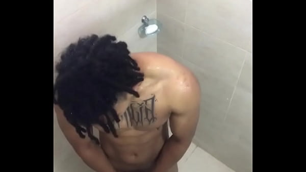 Quiero una garganta profunda aquí en mi baño