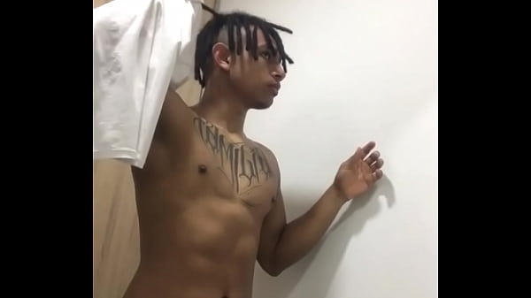 Download Video - Quiero una garganta profunda aqu&iacute; en mi ba&ntilde;o