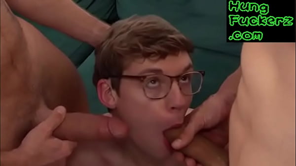 Jack Bailey Services two Hung men@HungFuckerz