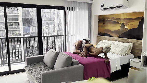 Download Video - Novinho sofre na pica do sheik dotado