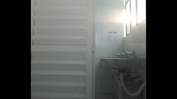 Novinho se masturbando no banheiro do trabalho