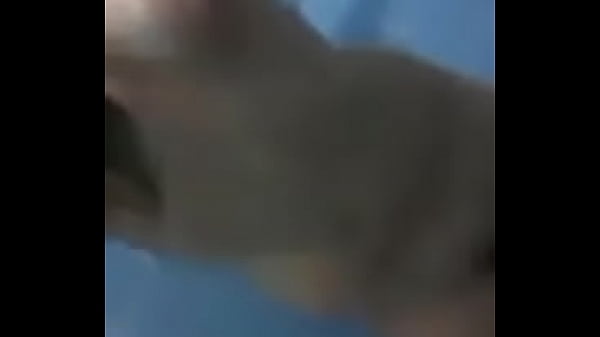 Mandando sus vídeos de calentona..