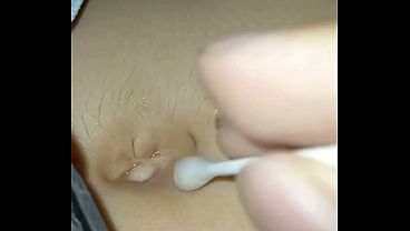 i like cleaning my friend s belly button 