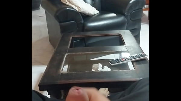 Kiverem a szolgálólány előtt