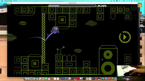 I beat Retray with a water bottle! (Geometry Dash)
