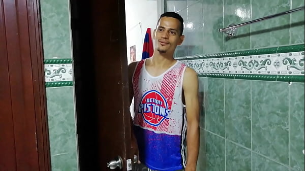 Download Video - 1 PARTE&colon; Le ense&ntilde;o a mi HERMANASTRO Afollar en el ba&ntilde;o