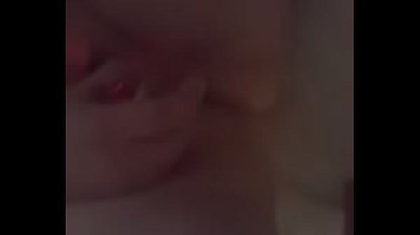 Big mama Rae squirting all over the bed