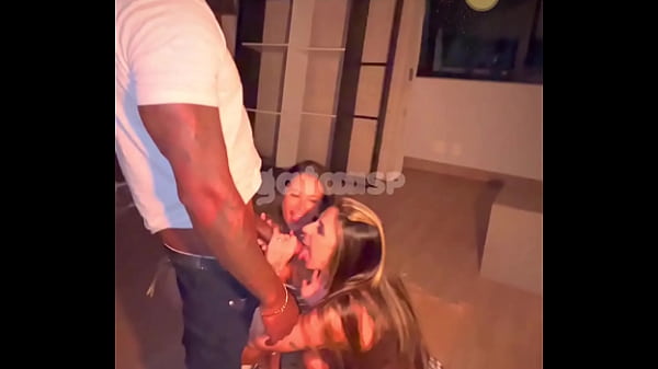 Download Video - Casadas safadas e deliciosas devoraram o neg&atilde;o DOTADO BBC com os dois Cornos assistindo de camarote