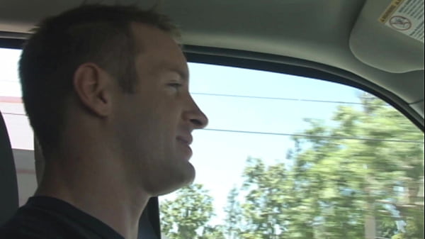 Anal y creampie Milf te mira mientras le rompen el culo