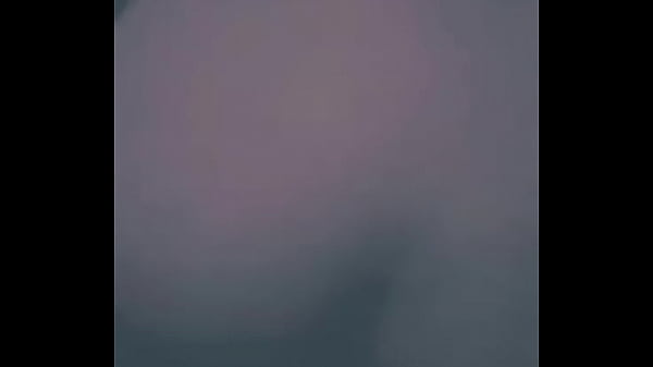 La follo en su cuarto y la grabo cuando no hay ...