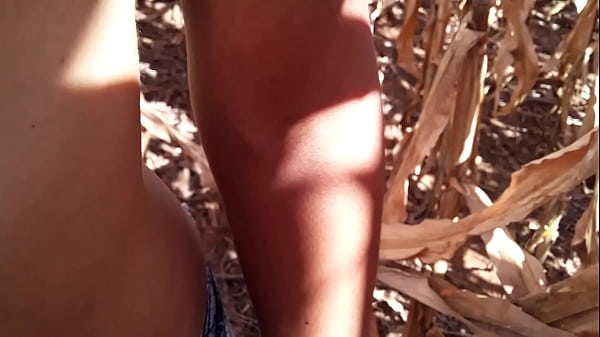 J'ai Demandé À La Brune De Montrer Ses Seins Et Elle M'a Montré