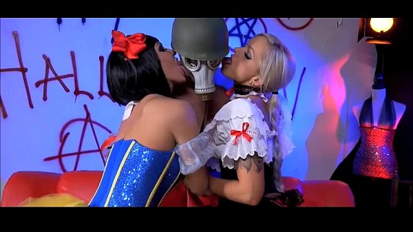 Jessica Jaymes and Nina Elle fucked in threesome