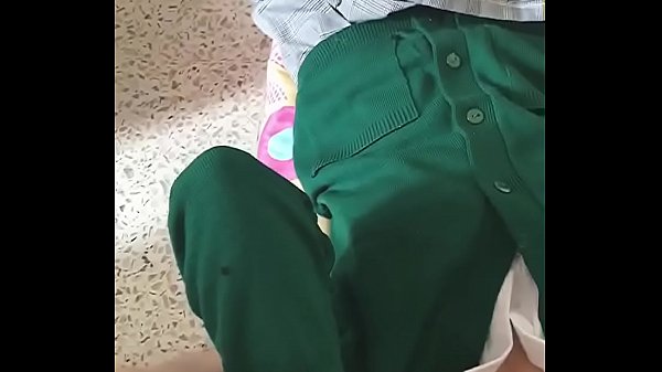Video CASERO! COLEGIALA MEXICANA Se COME el SEMEN de su COMPAÑERO! CONVENCE a una COMPAÑERA de la ESCUELA para COGER y Se los COME!! Parte 1