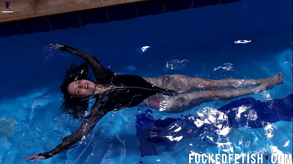 Underwater Jessica Bunny swimming pool