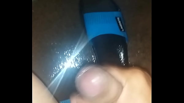 Download Video - Batendo uma e gozando no ch&atilde;o