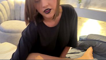 POV 宿題を手伝ってもらう代わりに、初めて変な巨乳ゴス友達とセックスした。