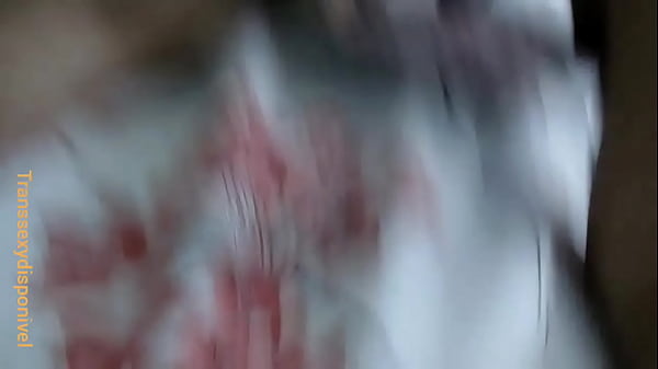 Travesty da pica grande sendo enrabada por garot&atilde;o novinho dotado que arrega&ccedil;a seu cuzinho