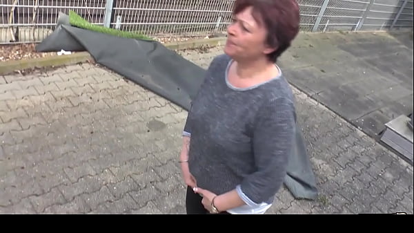 Download Video - HAUSFRAU FICKEN - German Housewife gets full load on jiggly melons