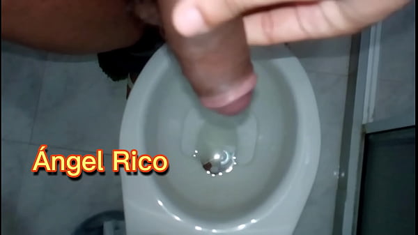 Ángel rico muestra la polla
