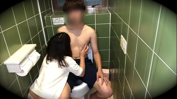 [Amateur] An amateur who fits in the toilet of B ◯ R.