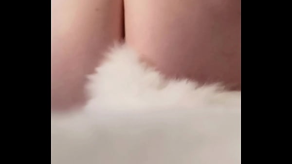 Jouer Avec Un Nouveau Plug Anal