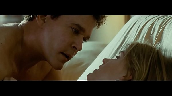 Crossing Over (2009) - Alice Eve