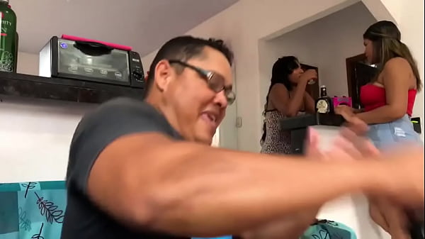 Amigo do corno com a mulher dele