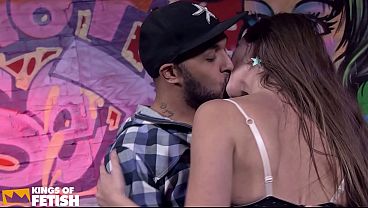 Black guy with tattoos bangs hard mouth and pussy of a white girl