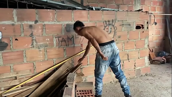 I fuck the muscular construction guy when my husband works