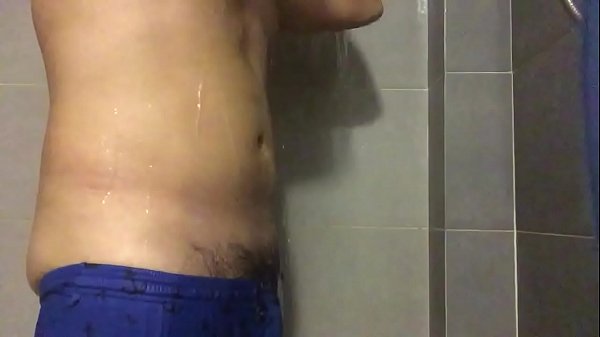 Download Video - Vắt s&uacute;ng v&agrave; lựu &dstrok;ạn ngang lưng quần