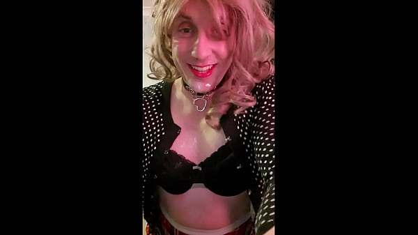 Regina Ferguson Prend Un Soin Du Visage Pour Le Public De La Webcam