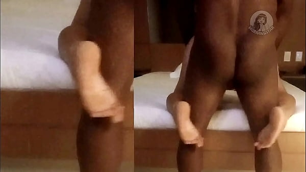 Download Video - CASADA SENDO ARROMBADO POR NEGRO DOTADO NA FRENTE DO CORNO