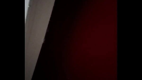 Arrivée à la darkroom pour un dogging à l'aveugle... Tu veux voir la suite ? ...