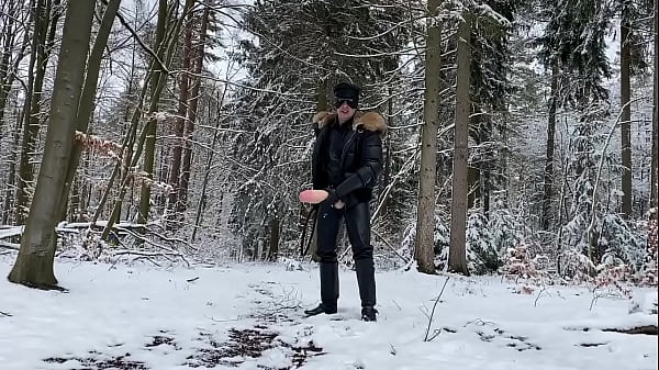 Download Video - BLACKLEATHERHANDS WITH MONSTERDILDO AND BULLWHIP