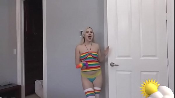 TEEN PLAYING WITH HER TIGHT PUSSY