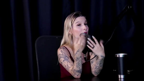 Download Video - Duas gostosas mostram seus peitos depois de falar que ficou preocupada com stalker&comma; as pessoas n&atilde;o se abrem para experi&ecirc;ncias - Brunna Sweet &lpar;WATCH ON&colon; SHEER&sol;RED&rpar;