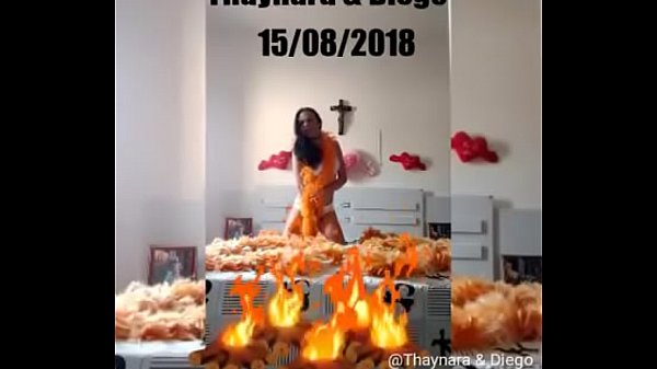 Thaynara & Diego na cama