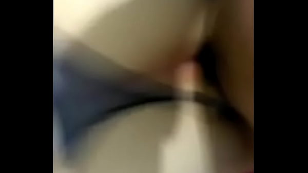 Esta culona me la puso dura