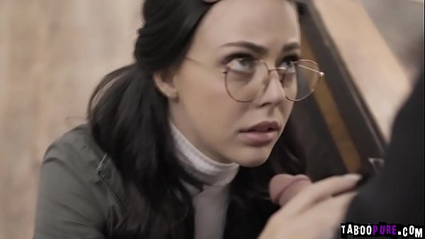 Whitney Wright Ist Ein Junges Junges Mädchen, Das Von Einer Perversen Sozialarbeiterin Gerettet Wurde Und Durch Das Küssen Ihrer Muschi Ausgenutzt Wurde