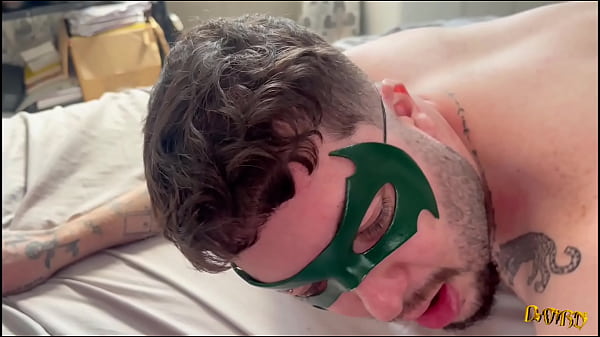 Depois de um longo dia de luta contra o crime, ...