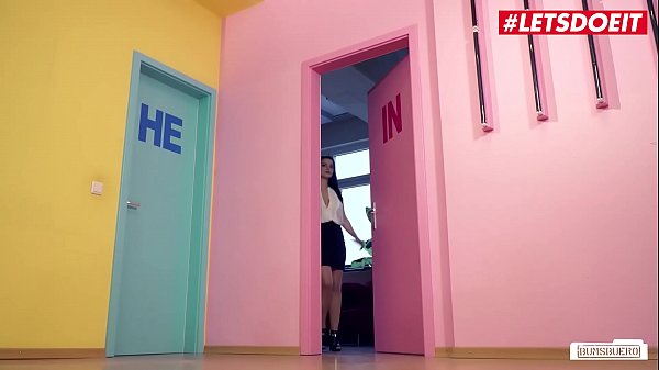 LETSDOEIT - Sexy Babe Holly Banks It's Having A Good Time At The Office
